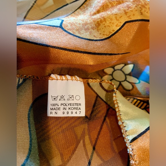 BEAUTIFUL PICASSO MULTI-COLOR SCARF. SO MANY WAYS TO WEAR THIS SCARF. - Picture 5 of 7